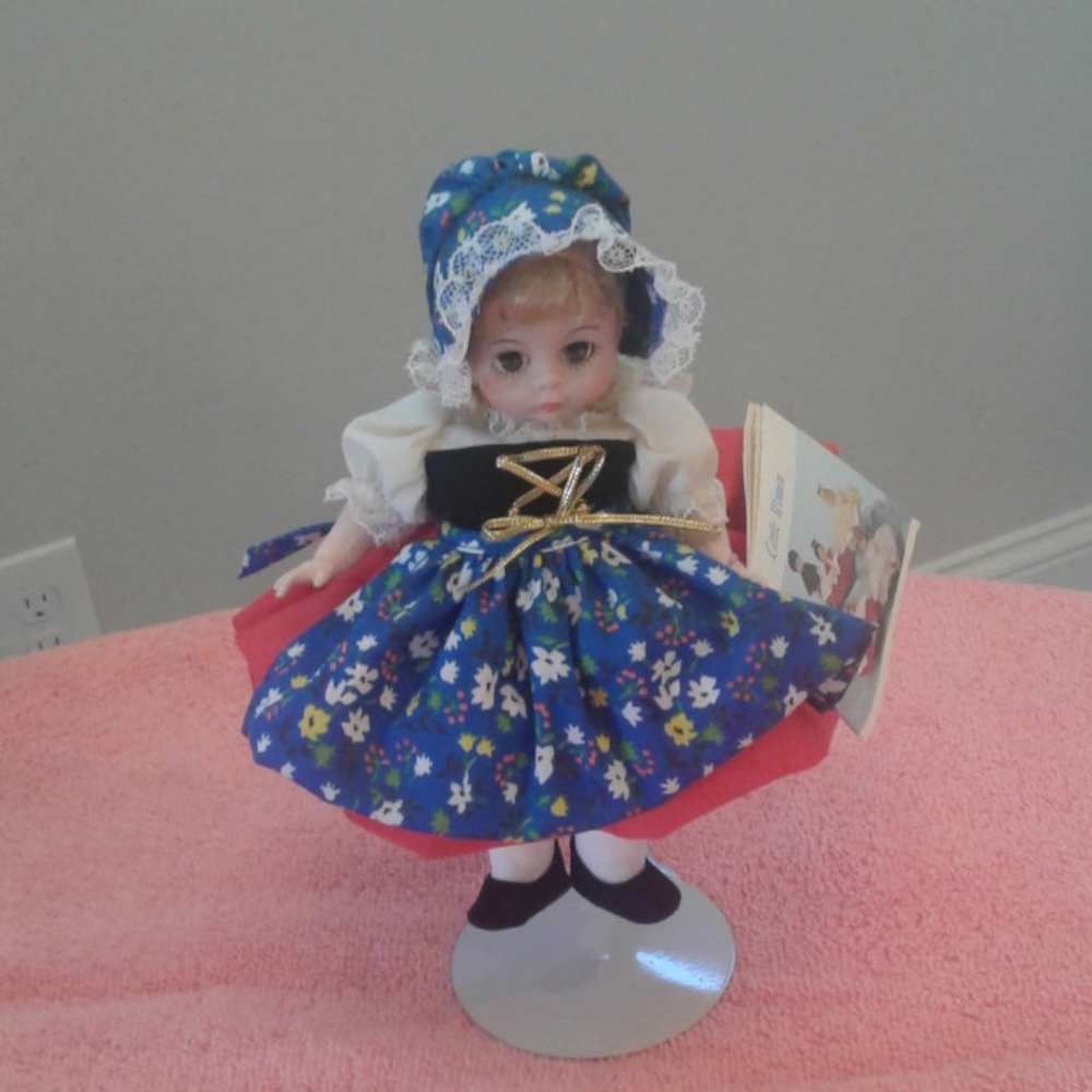 GRETA DOLL